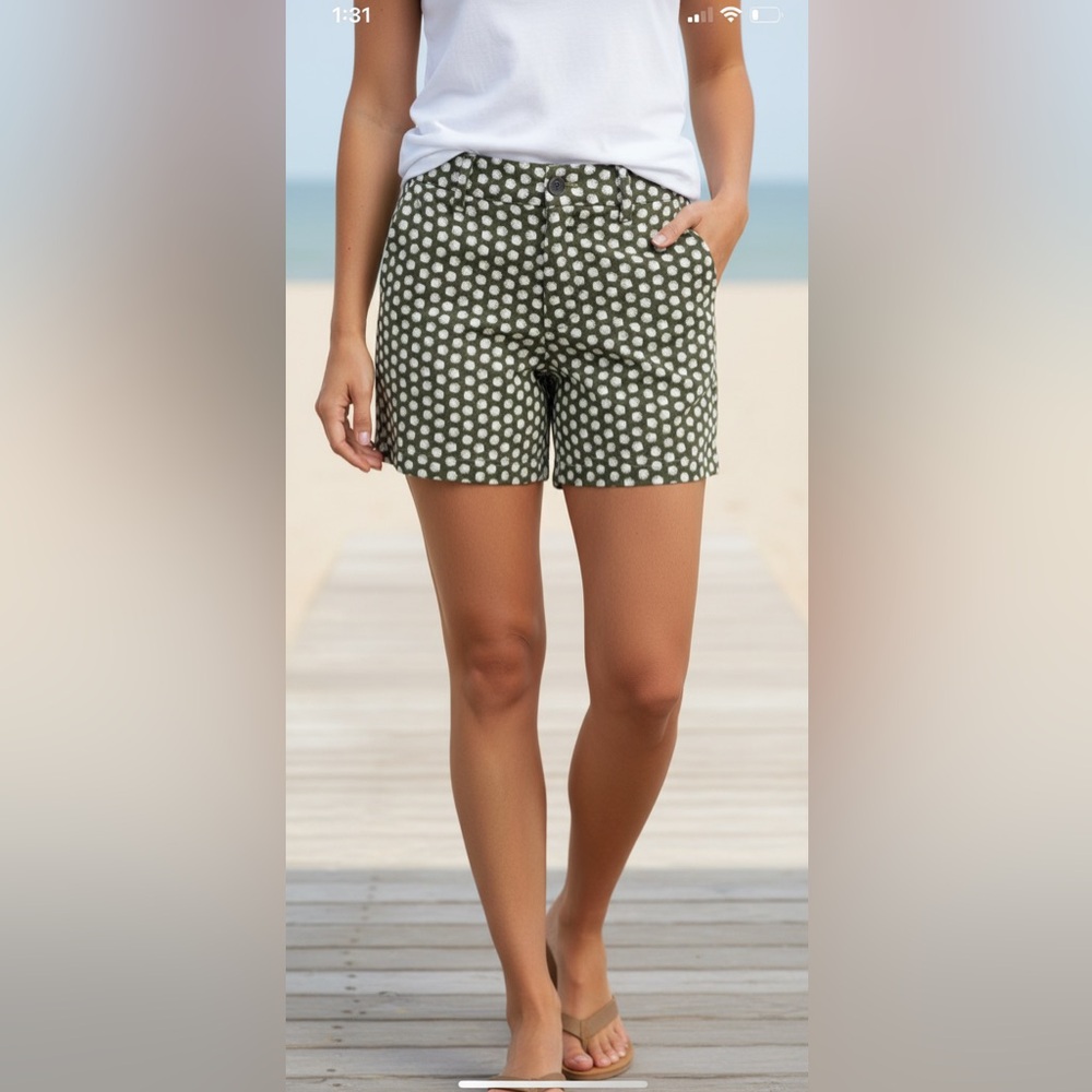 Old Navy Army Green & White Seashell Print Shorts – Size 6